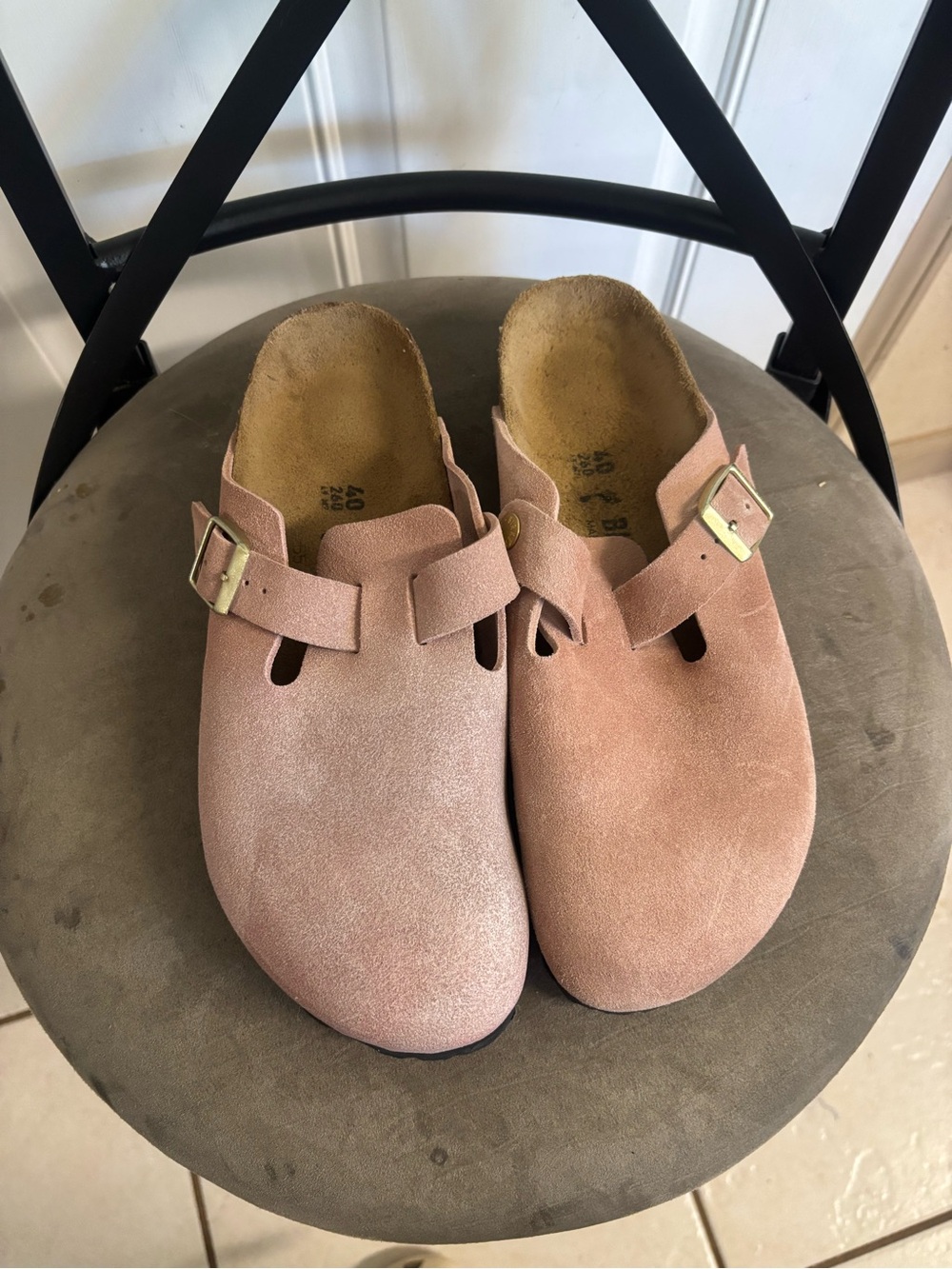 Size 40 (9-9.5)Birkenstock Light Rose Boston Suede Clog.  In GUC!  Butter drippe